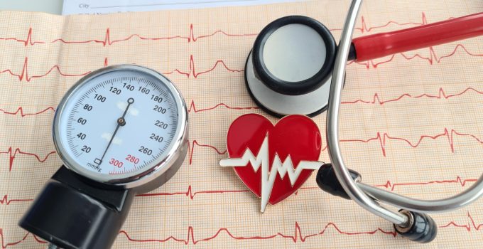 Viața cu hipertensiune: Strategii de control
