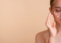 Skin-tint SPF 50: fond de ten sau cremă cu protecție?