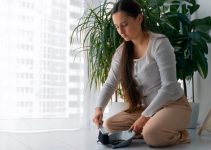 Cum să porți pantaloni largi fără să pari neglijentă