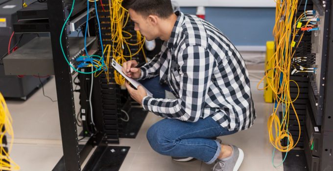 Cum să îți configurezi un server pentru hosting web Cum să îți configurezi un server pentru hosting web