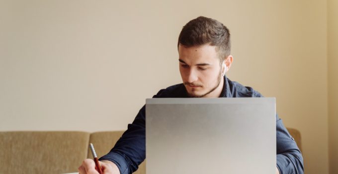 Cum să îți monetizezi cunoștințele prin cursuri online