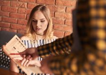 Ce este „Blind Dating-ul” cu o carte și de ce a devenit viral în librării Ce este „Blind Dating-ul” cu o carte și de ce a devenit viral în librării