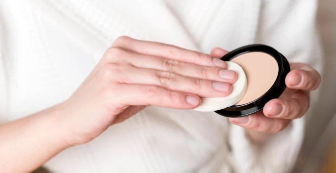 Blush-ul cremă: De ce oferă un efect mai natural pe anumite tipuri de ten Blush-ul cremă: De ce oferă un efect mai natural pe anumite tipuri de ten