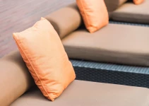 Colțul de lounge: Perne, lumină și mobilier pentru o atmosferă cozy